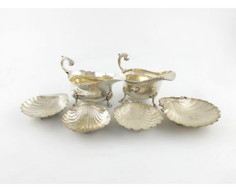 A mixed lot of silver items, comprising: a sauce boat of oval form, gadroon border, London 1913, plus another sauce boat with