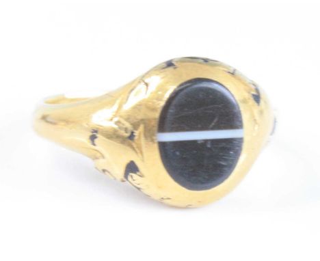 A yellow metal Victorian banded agate memorial ring, the banded agate measuring approx 9.1 x 7.3mm, with worn enamel detail a