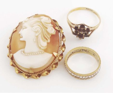Two 9ct gold rings and a 9ct cameo brooch, to include a garnet cluster ring, a colourless gem eternity ring, and an oval came