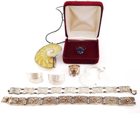 A selection of silver and white metal jewellery, to include an early 20th century synthetic blue spinel ring with personal in