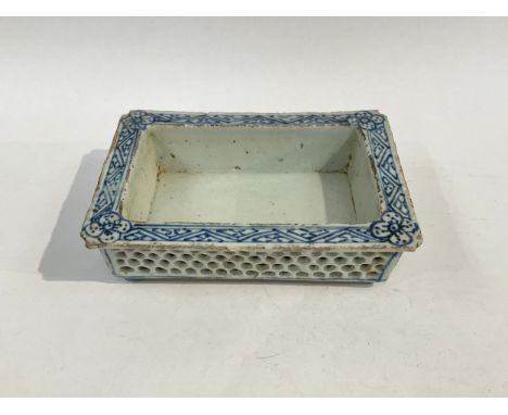 A 19th Century blue and white Bonsai planter, 6.2cm x 23cm x 16.5cm
