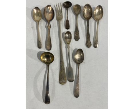 Mixed silver teaspoons, condiment spoon and pickle fork one marked 800 amd another is plates, 178g 
