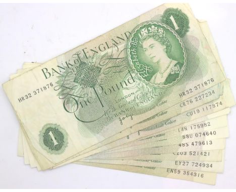 Ten mixed one pound notes of Queen Elizabeth II in used condition. P&amp;P Group 1 (£14+VAT for the first lot and £1+VAT for 