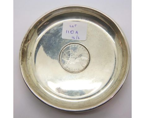 Indian silver dish set with Queen Victoria 1888 one rupee, 110g. P&amp;P Group 1 (£14+VAT for the first lot and £1+VAT for su