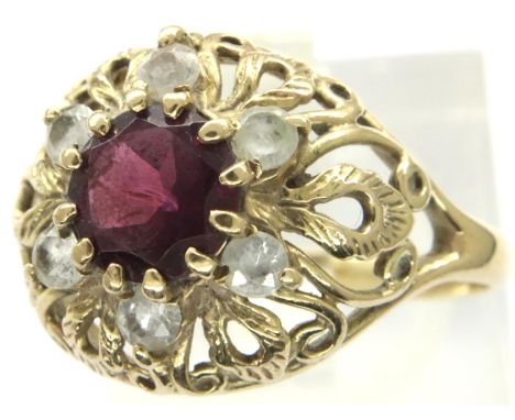 9ct gold stone set cluster ring, size S/T, 4.1g. P&amp;P Group 1 (£14+VAT for the first lot and £1+VAT for subsequent lots) 