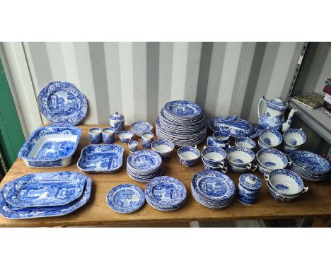 91 pieces of Spode Italian comprising dinner, tea and tablewares.