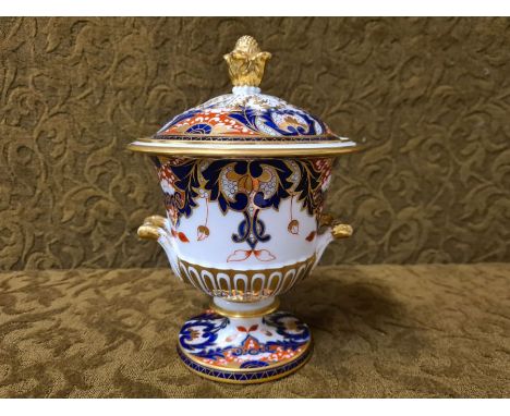 Chamberlains Worcester urn tureen standing 205mm tall.