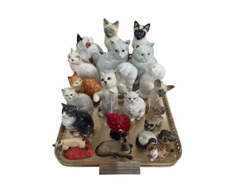 Tray lot of cats including Royal Doulton, Winstanley, Beswick, etc.