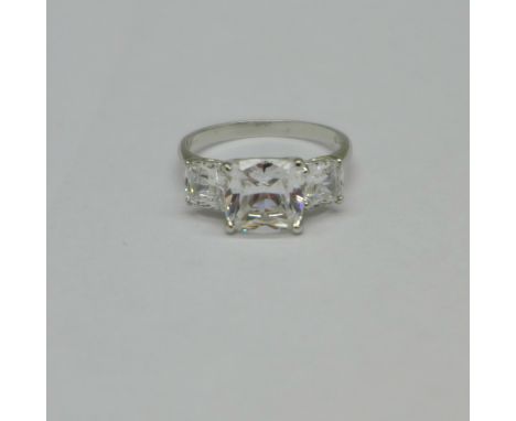 A 14ct white gold ring with diamond simulants, 3.4g, N 