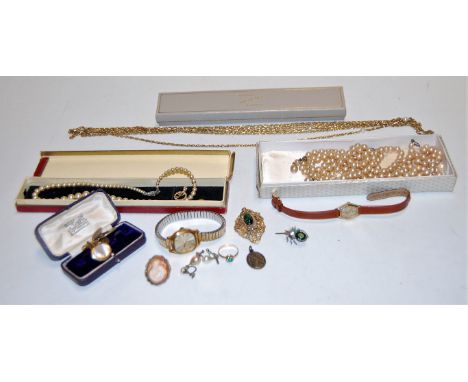 A collection of miscellaneous costume jewellery etc, to include; ladies single string faux pearl necklace, yellow metal finel