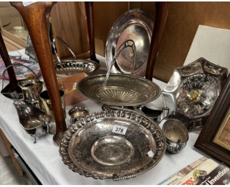 A quantity of silver plate items including a Mappin and Webb Queens silver jubilee plate