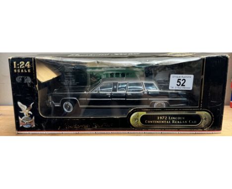 A boxed 1972 Lincoln continental Reagan car 1:24 scale