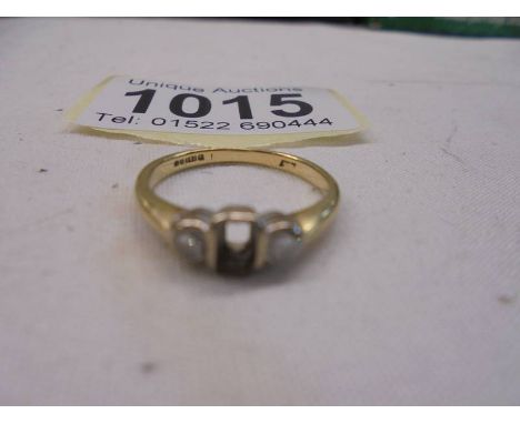 A 9ct gold ring seize K, 2.48 grams (missing centre stone).