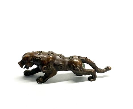 A cast bronze Chinese model of a tiger, L. 11cm.