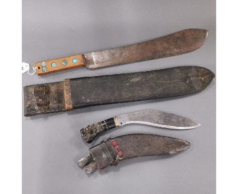 A mid-20th C machete with leather sheath, L. 51cm, together with a horn handled kukri.