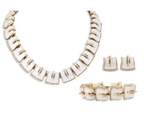 A VINTAGE LISNER LUCITE PARURE SET, shaped links set with white lucite, to include neck piece, bracelet and earrings, c. 1960