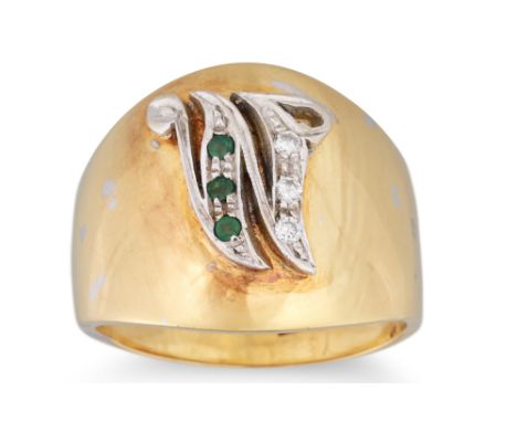 A VINTAGE GEM SET 18CT GOLD RING, initial 'W' size P 9.8 g.