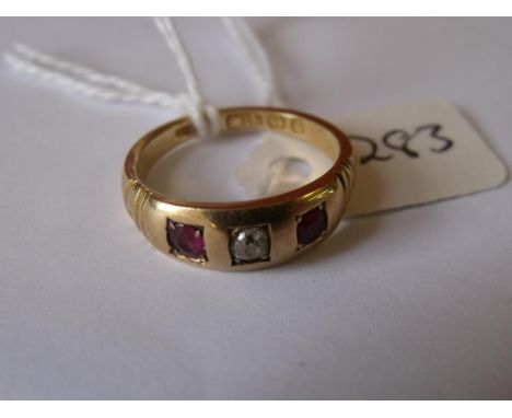 18ct gold ruby and diamond ring approx size M    