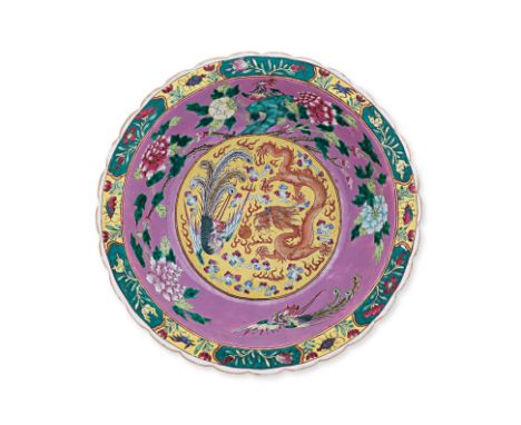 A FINE FAMILLE ROSE PORCELAIN DRAGON AND PHOENIX BASIN Wash basin with flat lobed rim and twelve alternating green/yellow pan