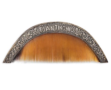 A REPOUSSE SILVER MOUNTED COMB
Decorated with scrolling foliage, the name 'TJANTINGNIO' embossed to the metal
21cm wide
Prove
