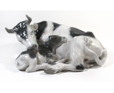 A Royal Copenhagen model of a cow with calfWidth 28cmCONDITION REPORTGood condition , no chips, cracks or restoration 