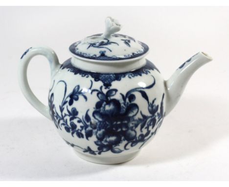 A 18th Century blue and white Worcester teapotThe lid with flower shaped finial, the body fitted with looped handle, blue cre