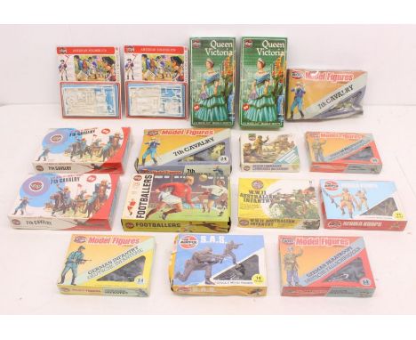 Airfix: A collection of assorted Airfix boxed figures, mostly 1:32 Scale, to include: American Soldier 1776, Queen Victoria, 