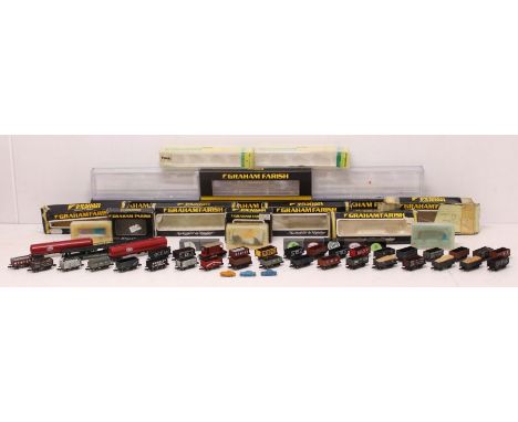 N Gauge: A collection of assorted unboxed N Gauge rolling stock to include: Graham Farish, Fleischmann, Bachmann and other ex