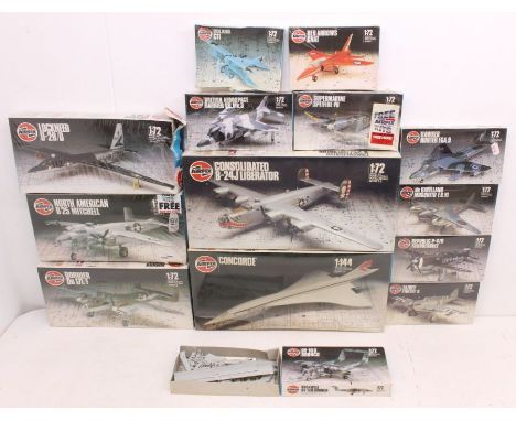 Airfix: A collection of assorted Airfix 1:72 Scale boxed aircraft kits to include: Bronco, Firefly 5, Thunderbolt, Mosquito, 