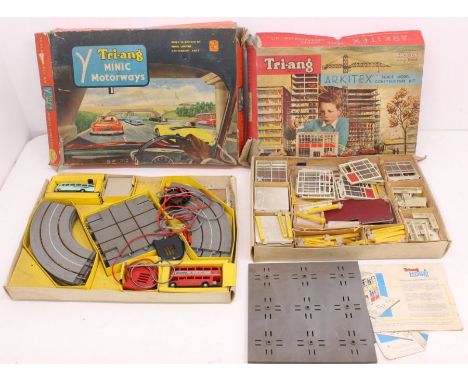 Triang: A collection of assorted boxed Triang sets to include: Tri-ang Fort; Triang Minic Motorways, Set M1512; and Triang Ar