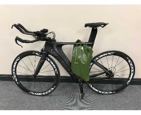 A Specialised Shiv triathlon bike : Frame size S, crosswind-optimised airfoils, with fuselage integrated hydration system and