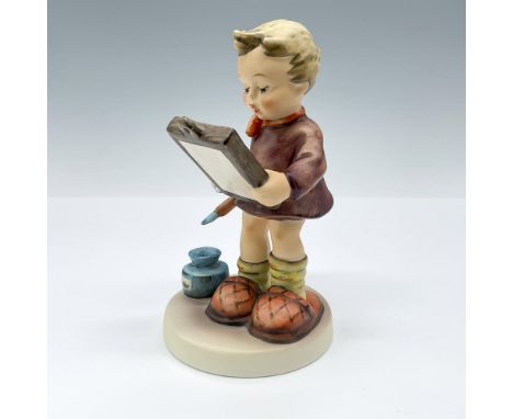 This adorable first-issue figurine portrays a painter with his paintbrush and paper, observing his finished canvas. It featur