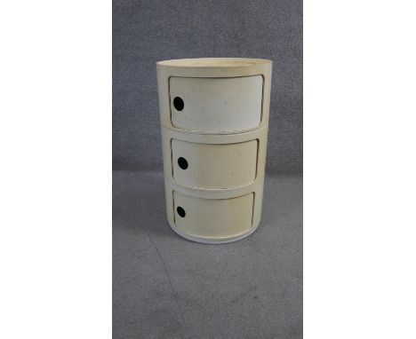 A vintage Componibili cylinder cabinet by Anna Castelli Ferrieri. H.67 Diam.42cm 