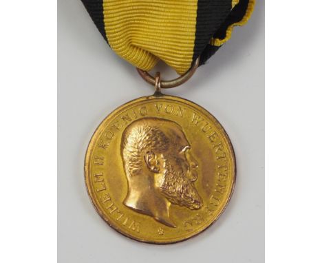 Württemberg: Militär-Verdienstmedaille, Wilhelm II., in Gold - 333.Gold, Stempelschneider Signatur K. SCHWENZER unter dem Hal
