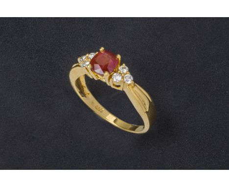 A RUBY AND DIAMOND RING
Set in 20k gold, the oval cut ruby with three round brilliant diamonds to each shoulder 
The ruby wei