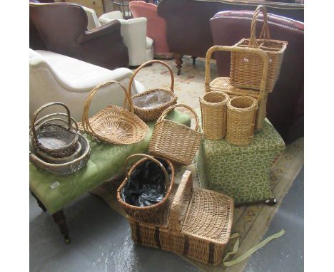 Collection of wicker baskets, picnic hamper, etc. (B.P. 21% + VAT)&nbsp;&nbsp;All look OK