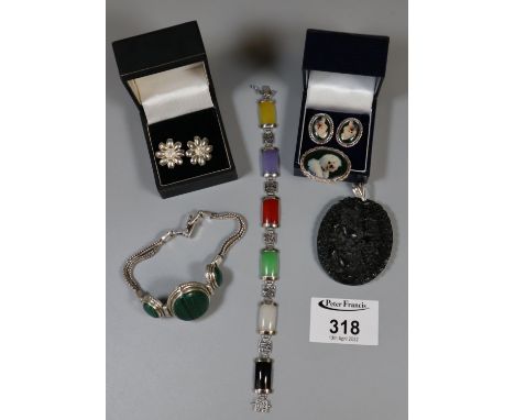 Collection of silver jewellery including a malachite bracelet, jade bracelet etc.(B.P. 21% + VAT) 