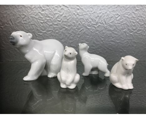 LLADRO POLAR BEAR AND THREE CUBS 9.5CM H APPROX