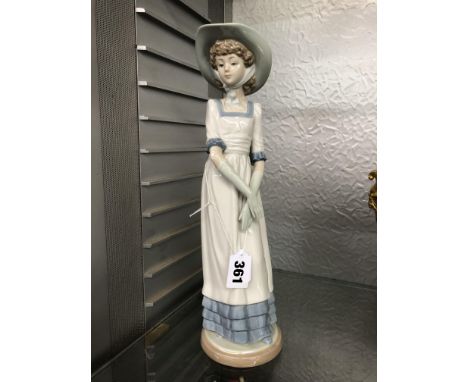NAO FIGURE GROUP B31M GIRL IN BONNET