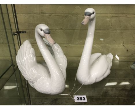 LLADRO 5230 SWAN AND LLADRO 5231 SWAN