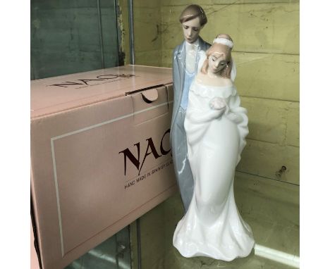 NAO 'LOVE ALWAYS' FIGURE GROUP WITH BOX