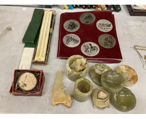 A MIXED GROUP OF ITEMS TO INCLUDE HARDSTONE ONYX ITEMS, VOLTMETER, SHIRE HORSE PLAQUES AND A VINTAGE SLIDE RULE 