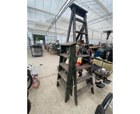 A VINTAGE 7 RUNG WOODEN STEP LADDER AND A FURTHER 4 RUNG WOODEN STEP LADDER 