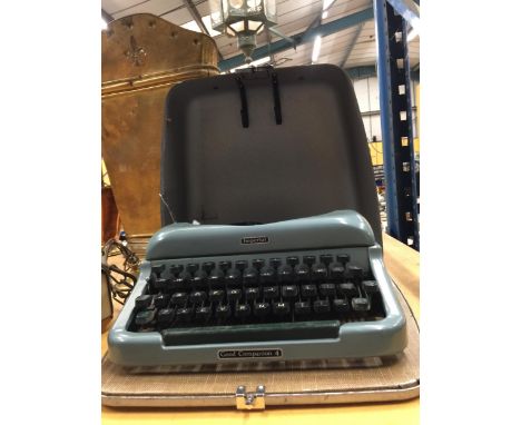 A VINTAGE IMPERIAL 'GOOD COMPANION' TYPEWRITER 