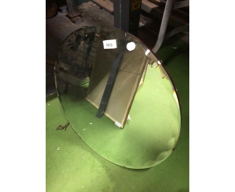 A VINTAGE ROUND MIRROR WITH FANCY BEVELLED EDGE, DIAMETER 50CM 
