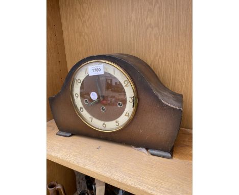 A WESTMINISTER CHIMING MANTLE CLOCK 