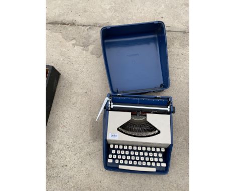 A RETRO REMINGTON ENVOY III TYPEWRITER WITH CARRY CASE 