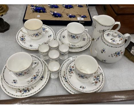 A SHELLEY 'CHELSEA' PATTERN PART TEA SET, TEAPOT, CREAM JUG, CUPS AND SAUCERS ETC 