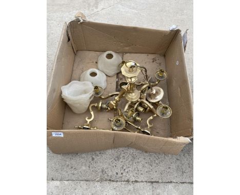AN ASSORTMENT OF BRASS LIGHT FITTINGS 