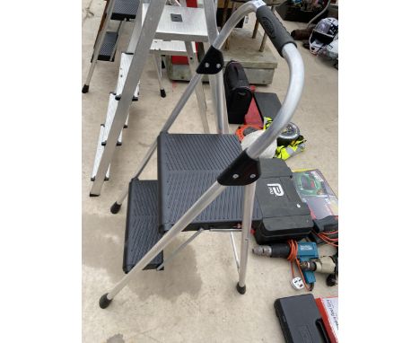 AN AS NEW WERNER NON SLIP TWO RUNG STEP LADDER 